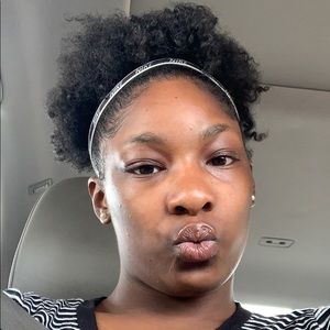 Meet your Posher, Alyson